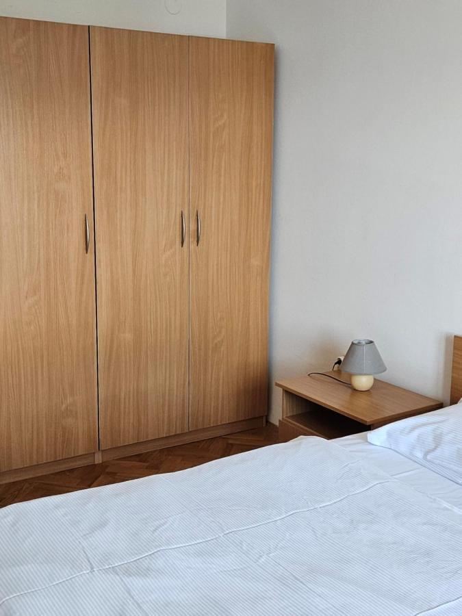 Apartments Trojak Башка Екстер'єр фото