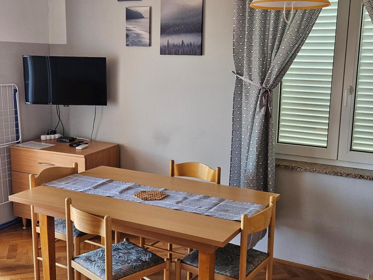 Apartments Trojak Башка Екстер'єр фото