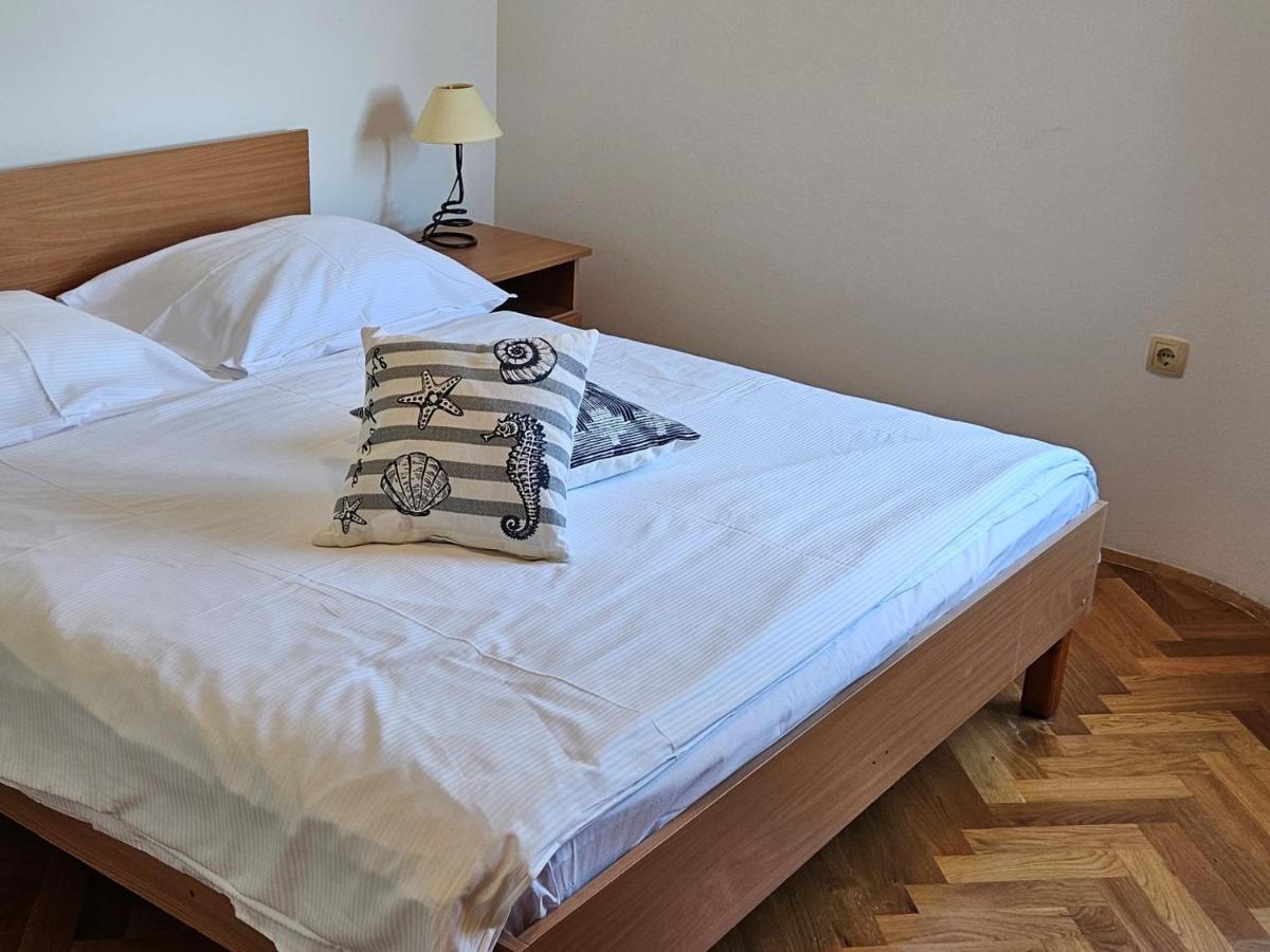 Apartments Trojak Башка Екстер'єр фото